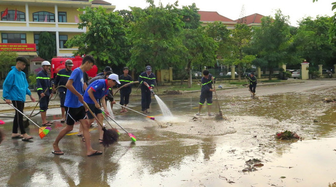 Thừa Thiên-Huế: Nhiều trường cho học sinh đi học trở lại sau lũ ảnh 2