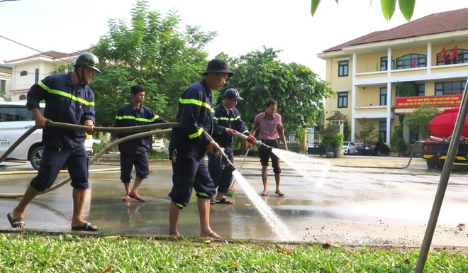 Thừa Thiên-Huế: Nhiều trường cho học sinh đi học trở lại sau lũ ảnh 1