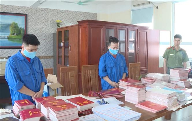 Hưng Yên: Khởi tố Hiệu phó trường Trung học phổ thông làm giả văn bằng ảnh 1