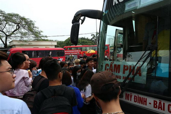 Không để thiếu xe, ''chặt chém'' giá vé xe khách dịp Tết ảnh 2