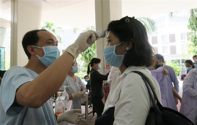 Bệnh viện tư không được từ chối người có dấu hiệu mắc COVID-19 ảnh 2