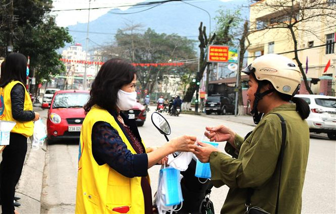 Chính phủ kêu gọi đoàn kết, lấy bài học từ nhiều nước, không chủ quan ảnh 1