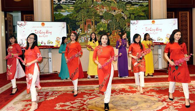 Đượm sắc màu Tết cổ truyền Việt Nam tại Trung Quốc ảnh 1