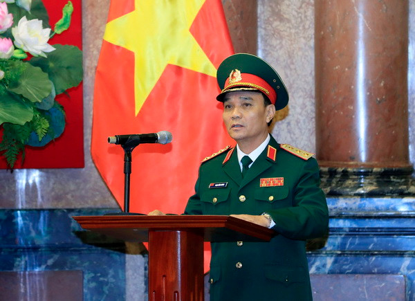 Trao quyết định thăng quân hàm cho các sỹ quan quân đội cấp cao ảnh 2