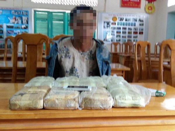 Phá vụ vận chuyển gần 48.000 viên ma túy tổng hợp từ Lào về Việt Nam ảnh 1