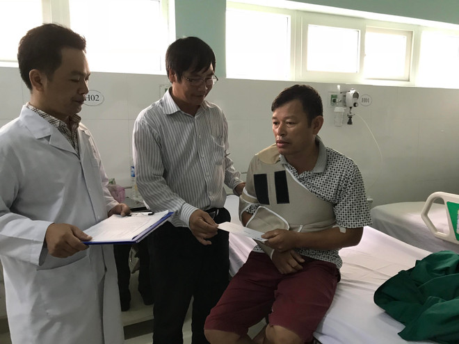 Hỗ trợ kịp thời cho các nạn nhân vụ tai nạn giao thông ở đèo Lò Xo ảnh 1