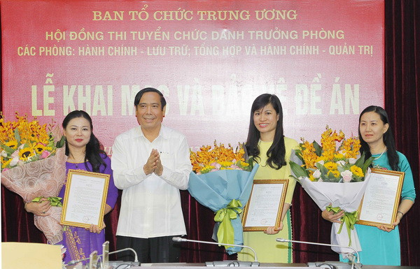Ban Tổ chức Trung ương thi tuyển ba chức danh Trưởng phòng ảnh 1