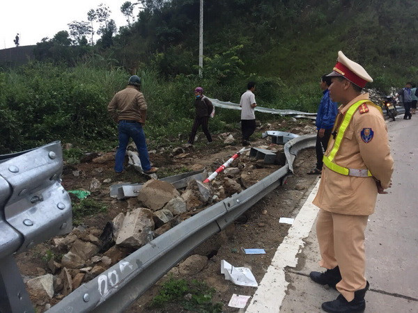 Vụ tai nạn trên đèo Lò Xo: Hậu quả được giảm thiểu nhờ có tường hộ lan ảnh 1