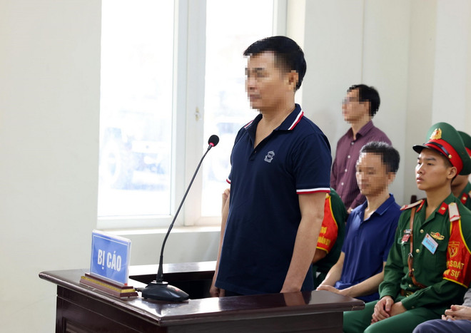 Bị cáo Nguyễn Văn Hiệu (cựu Đại tá, Trưởng phòng, Phòng trang bị - Vật tư) khai báo trước tòa. (Ảnh: Phạm Kiên/TTXVN) ttxvn_xet_xu_phuc_tham_7_bi_cao_trong_vu_an_viet_a_va_hoc_vien_quan_y1.jpg