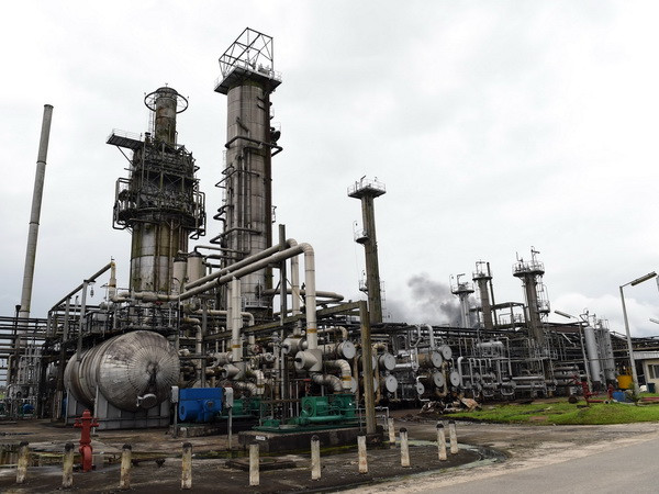 Giá dầu thô Mỹ có nguy cơ rơi xuống 32 USD mỗi thùng ảnh 1