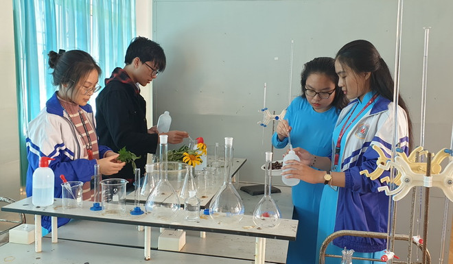 Học sinh tận dụng phế thải tạo chế phẩm hữu cơ thân thiện môi trường ảnh 1