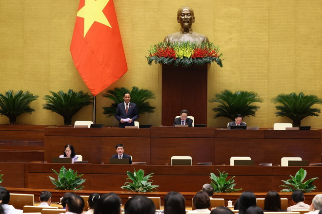 Phó Chủ tịch Quốc hội Trần Quang Phương điều hành phiên họp. (Ảnh: Văn Điệp/TTXVN) ttxvn_PCT quoc hoi Tran Quang Phuong.jpg
