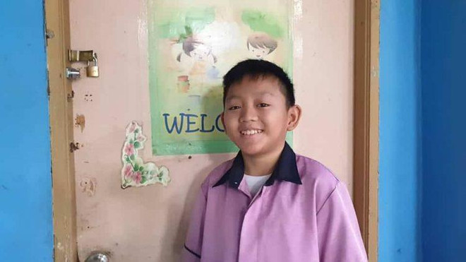 Kỳ lạ người giáo viên thường xuyên bị nhầm là học sinh tiểu học ảnh 1