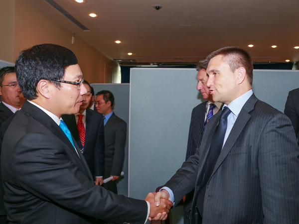 Phó Thủ tướng Phạm Bình Minh tiếp tục các cuộc gặp song phương ảnh 1