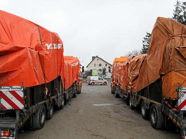 Đoàn xe vận chuyển mảnh vỡ của máy bay MH17 đã đến Hà Lan ảnh 1