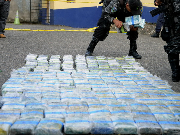 Cảnh sát Bồ Đào Nha thu giữ 90 kg cocaine tại sân bay Lisbon ảnh 1