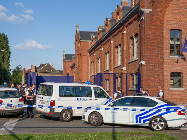 Bỉ điều tra vụ 2 nữ cảnh sát bị tấn công "khủng bố" bằng dao ảnh 1