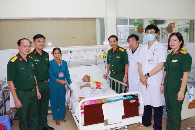 Áo trắng Blouse nơi đảo Trường Sa: Vững vàng nơi đầu sóng (bài 2) ảnh 1