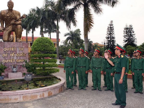 Sự vô lý của quan điểm đòi “Phi chính trị hóa Quân đội” ảnh 1