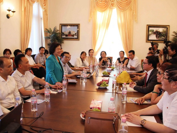 Người Việt tại Đức quyên góp ủng hộ miền núi và biển đảo ảnh 1