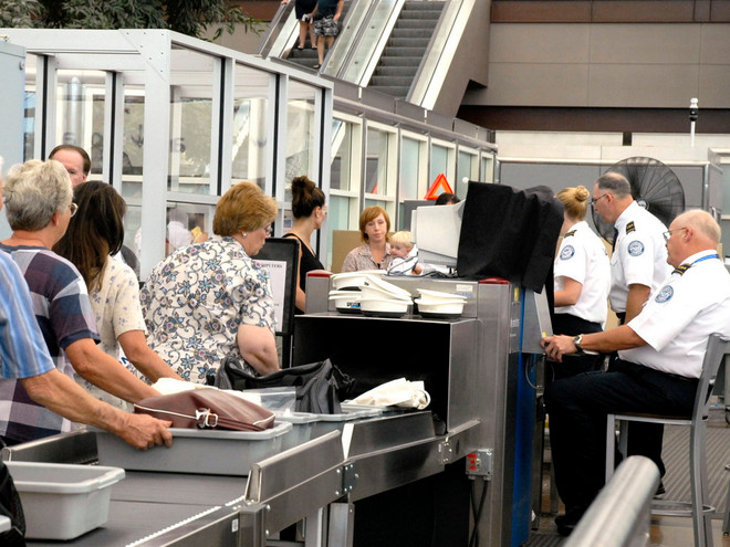 EU siết chặt kiểm soát an ninh hành lý xách tay tại các sân bay ảnh 1