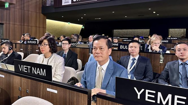Phái đoàn Việt Nam tham dự kỳ họp lần thứ 42 Đại hội đồng UNESCO. (Ảnh: Thu Hà/TTXVN) Việt Nam được bầu làm Phó Chủ tịch Đại hội đồng UNESCO lần thứ 42 ảnh 2