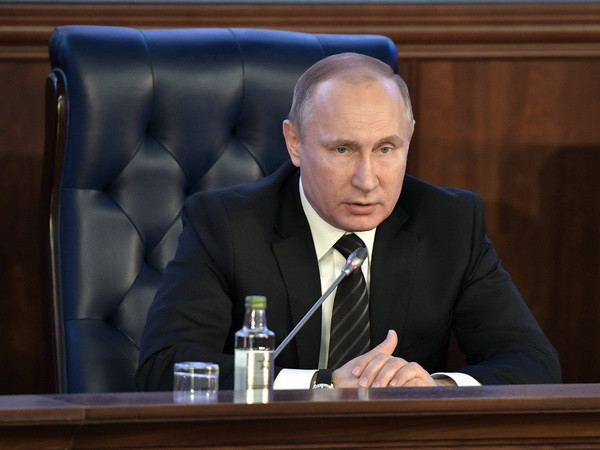 Tổng thống Nga Vladimir Putin. (Nguồn: EPA/TTXVN) Tổng thống Nga nhóm họp với các thành viên Hội đồng an ninh quốc gia ảnh 1