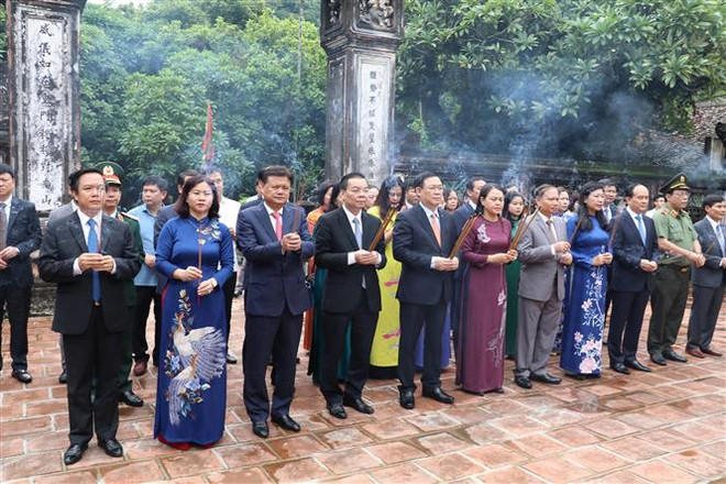 Lãnh đạo thành phố Hà Nội dâng hương tại Cố đô Hoa Lư và Đền Đô ảnh 1