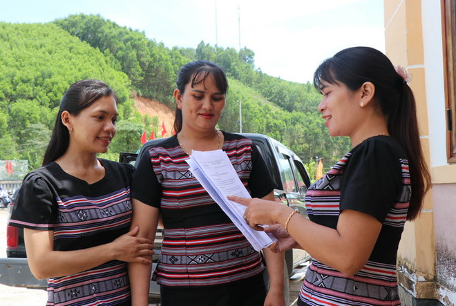 Quảng Ngãi: Hỗ trợ đồng bào dân tộc thiểu số ứng dụng CNTT ảnh 1