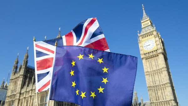 Doanh nghiệp Đức rút bớt đầu tư tại Anh sau tuyên bố của bà May ảnh 1