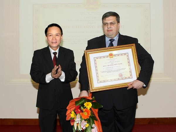 Tặng Huy chương Hữu nghị cho Trưởng Đại diện Hãng thông tấn TASS ảnh 1