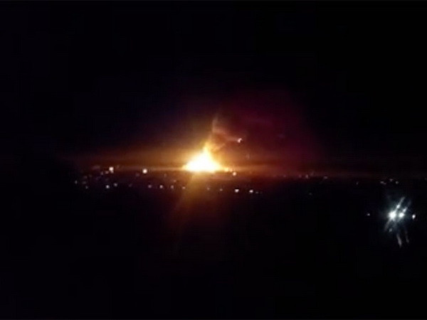 Cháy lớn tại kho chứa gần 3.500 tấn đạn dược ở miền Đông Ukraine ảnh 1