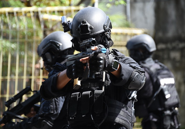 Indonesia: Đánh bom liều chết liên hoàn tại thành phố Surabaya ảnh 1