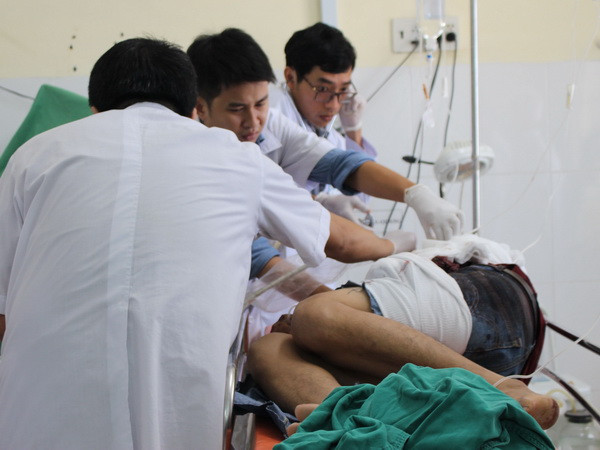 Phó Thủ tướng chỉ đạo khắc phục vụ xe khách bị lật ở Khánh Hòa ảnh 1