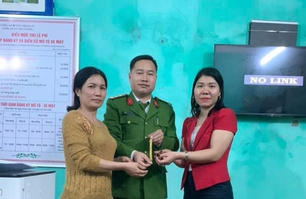 Cô giáo mầm non trả lại lắc vàng hơn 50 triệu đồng cho người đánh rơi ảnh 1