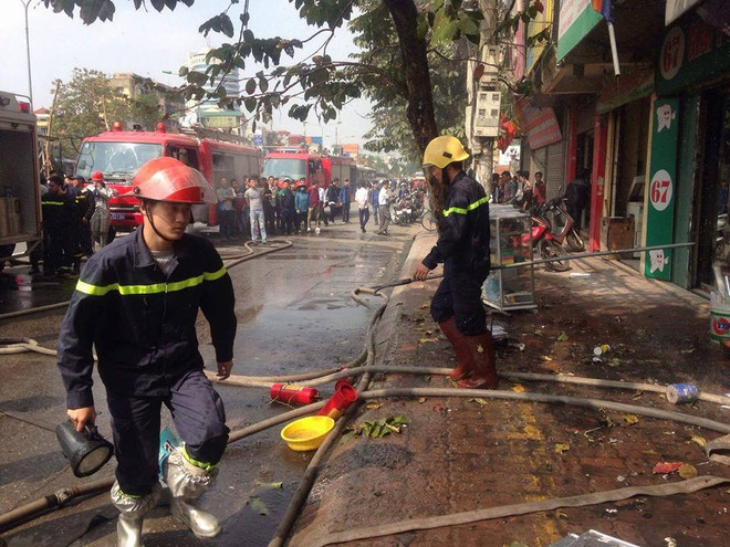 Hà Nội: Lại xảy ra cháy, "chuồng cọp" nhà 2 tầng bị thiêu rụi ảnh 4