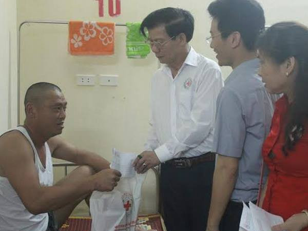 Hà Tĩnh động viên các chuyên gia, công nhân nước ngoài ảnh 1