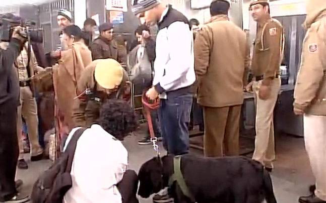 Nhà ga New Delhi bị dọa đánh bom, Ấn Độ tăng cường an ninh thủ đô ảnh 1