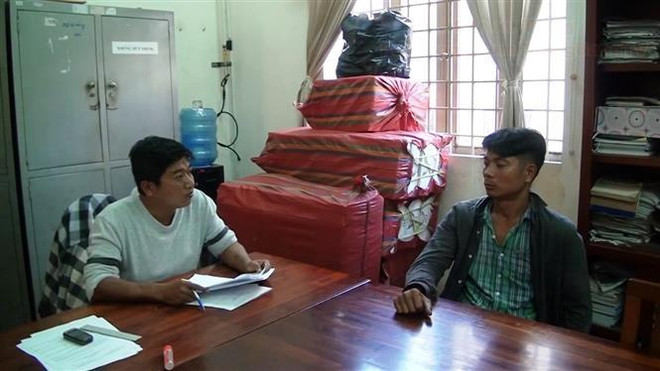 Tây Ninh: Điều tra các đối tượng tàng trữ 10.000 bao thuốc lá nhập lậu ảnh 1