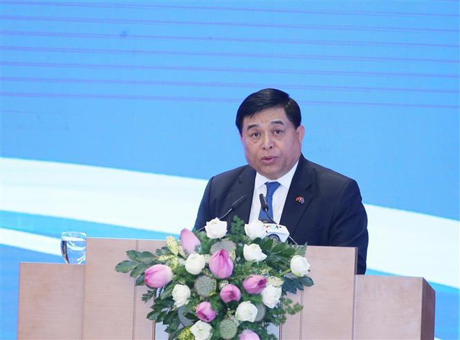 Bộ trưởng Bộ Kế hoạch và Đầu tư Nguyễn Chí Dũng. (Ảnh: Lâm Khánh/TTXVN) Tám điểm nghẽn đang cản trở sự phát triển của Vùng kinh tế miền Trung ảnh 1