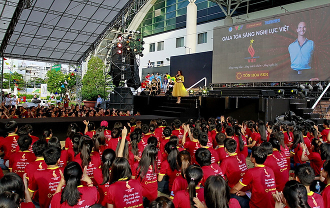 [Photo] Chương trình gala giao lưu với Nick Vujicic tại TP.HCM ảnh 5