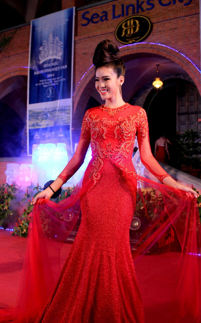 [Photo] Hoa Hậu Đại dương VN: Trình diễn trang phục dạ hội ảnh 3