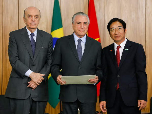 Đại sứ Đỗ Bá Khoa trình Quốc thư lên Tổng thống Brazil ảnh 1