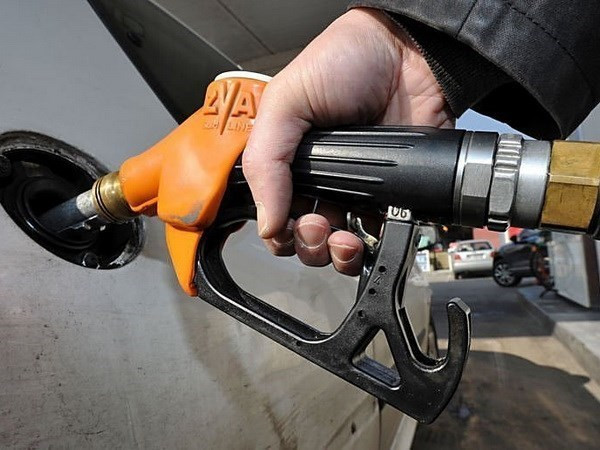 Giá dầu tăng tại Mỹ và Anh do OPEC có thể cắt giảm sản lượng ảnh 1