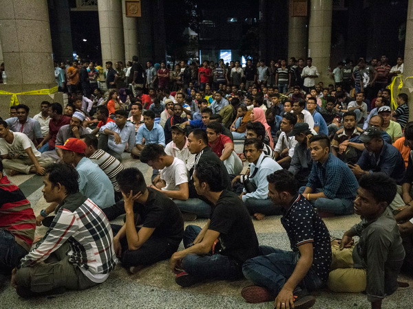 Malaysia bắt giữ hơn 1.000 lao động nước ngoài bất hợp pháp ảnh 1