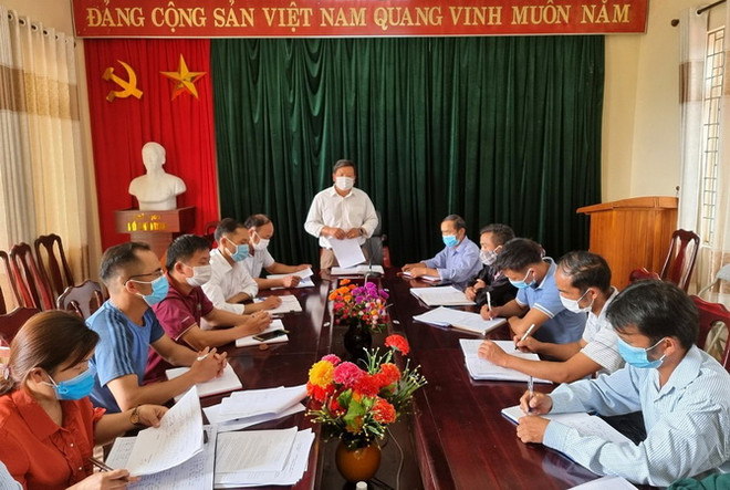 Bí thư Đảng ủy xã Tà Tổng, huyện Mường Tè (Lai Châu) Lỳ Phù Cà điều hành cuộc họp với phương châm gần dân và vì dân. (Ảnh: Việt Hoàng/TTXVN) Luân chuyển cán bộ về vùng cao, biên giới để rèn giũa, trưởng thành ảnh 2