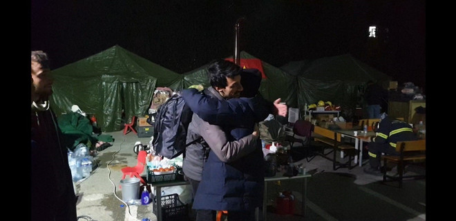 Động đất tại Thổ Nhĩ Kỳ và Syria: Ấm áp tình đoàn kết ở khu đóng quân ảnh 4