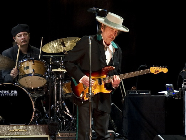 Huyền thoại âm nhạc Mỹ Dylan đến Stockholm nhận giải Nobel Văn học ảnh 1