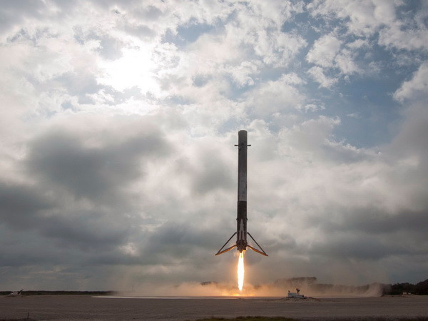 SpaceX lần đầu đưa vệ tinh lên quỹ đạo từ tên lửa đã sử dụng ảnh 1
