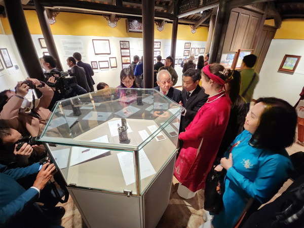 Không gian trưng bày “Vua Hàm Nghi-Cuộc đời và nghệ thuật” ảnh 2